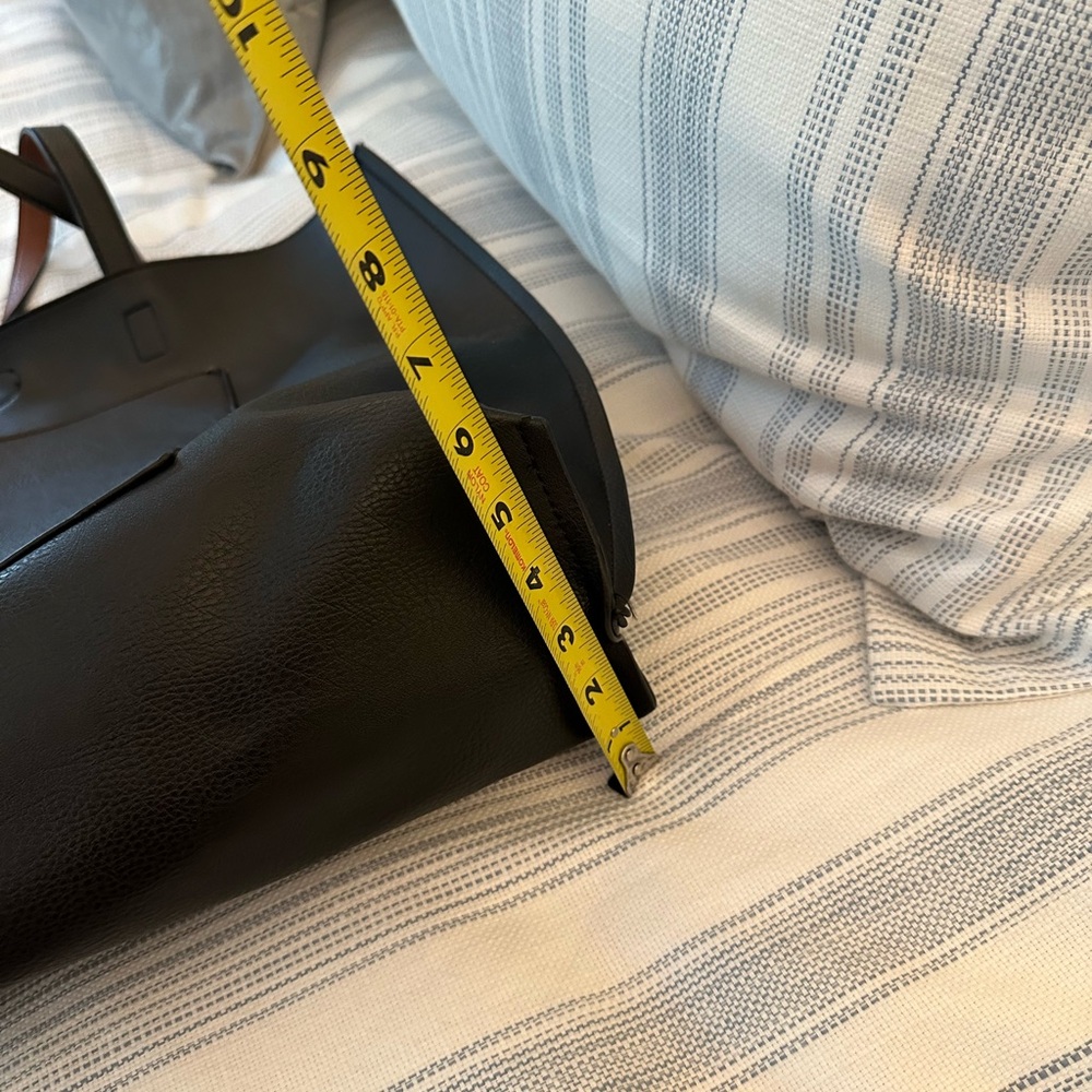 MAKE AN OFFER! 🍁 Lord and Taylor two tone tote - Picture 9 of 10